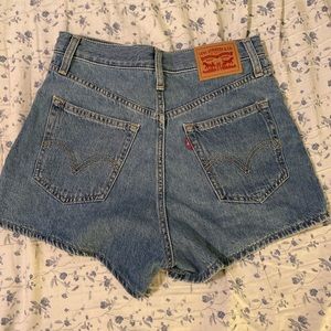 Levi’s high-rise mom shorts